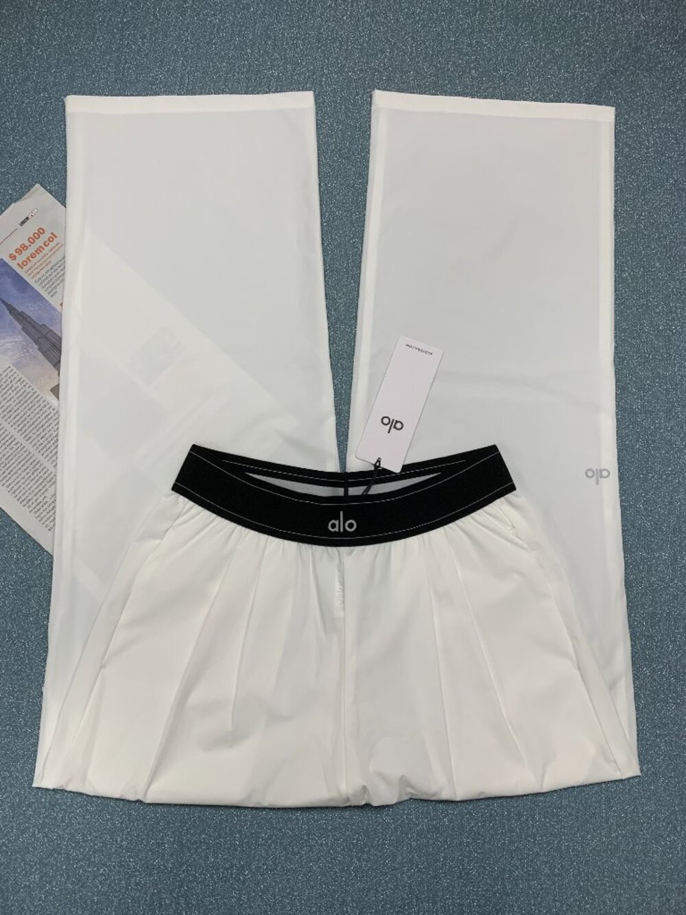 New ALO Yoga White Black Straight Leg Style Pants S M 30" Inseam🐼 - Picture 3 of 9